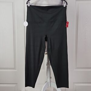 SPANX NWT Cropped Legging